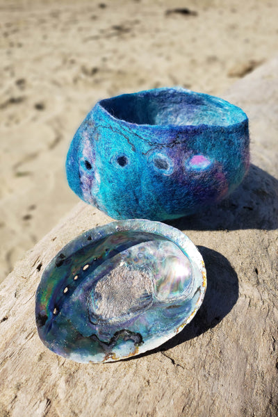 Cute vase inspired paua shell, Home decor New Zealand's gift. Use to keep memories from the beach. Coastal lifestyle.