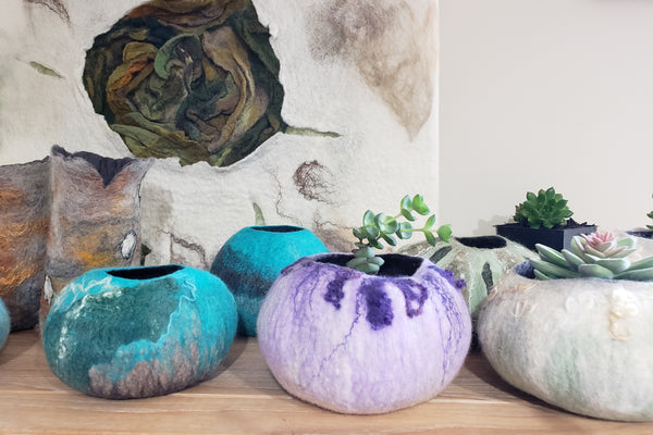 Cute, cosy vase in purple, lavender color. One of a kind made of Merino wool. Fluffy succulent planter or jewelry box.