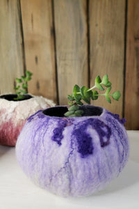 Cute, cosy vase in purple, lavender color. One of a kind made of Merino wool. Fluffy succulent planter or jewelry box.