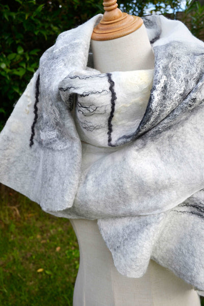 Cosy shawl white & gray squares merino Wool & silk 4634