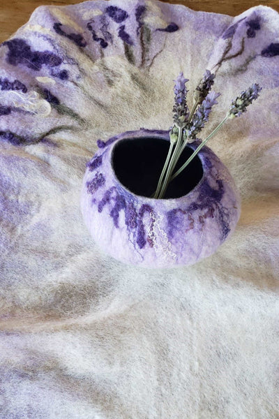 Lavender table runner to provencal style, French Country decor handmade in double side. Wool in natural cream and purple. Timeless appearl.