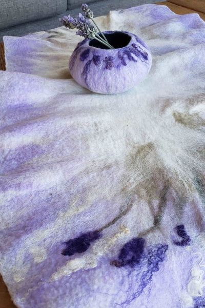 Lavender table runner to provencal style, French Country decor handmade in double side. Wool in natural cream and purple. Timeless appearl.