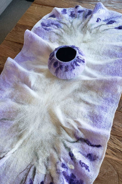 Lavender table runner to provencal style, French Country decor handmade in double side. Wool in natural cream and purple. Timeless appearl.