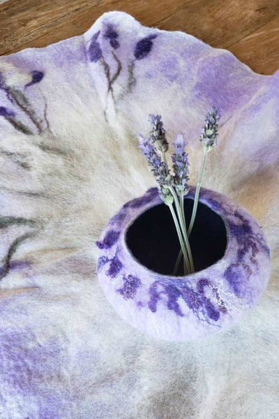 Lavender table runner to provencal style, French Country decor handmade in double side. Wool in natural cream and purple. Timeless appearl.