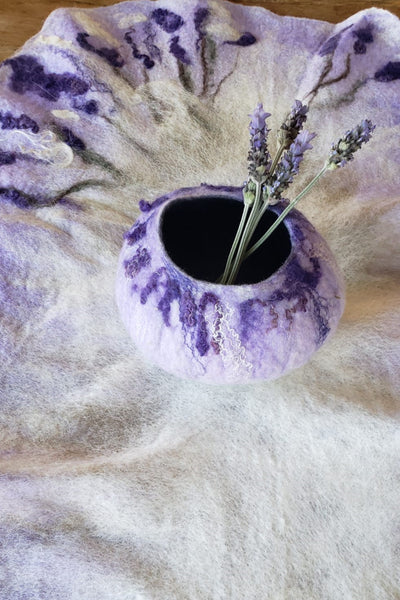 Cute, cosy vase in purple, lavender color. One of a kind made of Merino wool. Fluffy succulent planter or jewelry box.