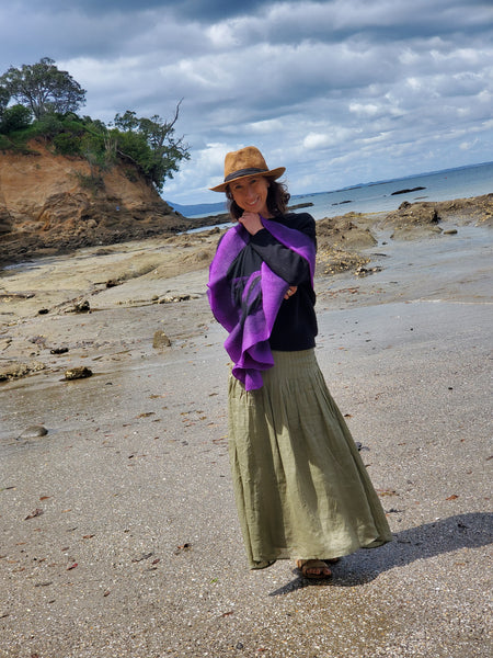 Lightweight scarf, purple 💜 wool and black silk.