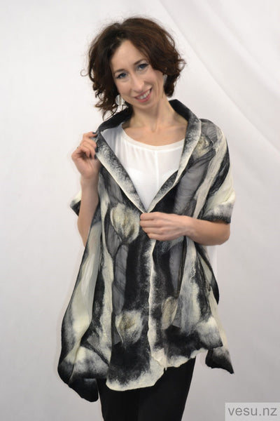 Large shawl silk with merino wool black and whitr 4277