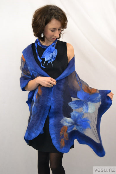 Blue shawl handmade with silk and merino 4299