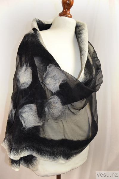 Classic black and white silk creation 4516