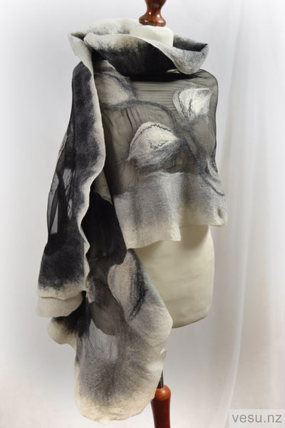 Gray shawl with white merino wool 4526