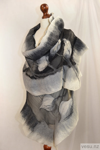 Gray shawl with white merino wool 4526